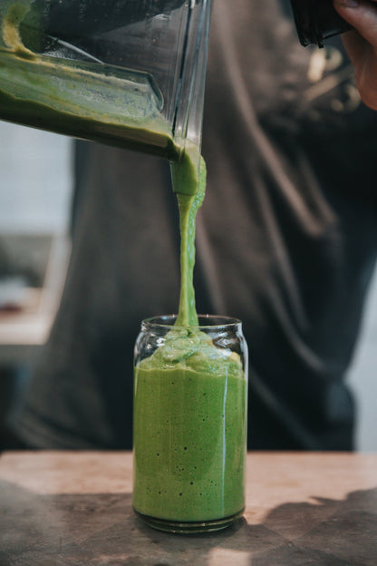大腳野人小便 · 原始 · 野生製作 · 綠色冰沙混合物 · 綠色飲料混合物